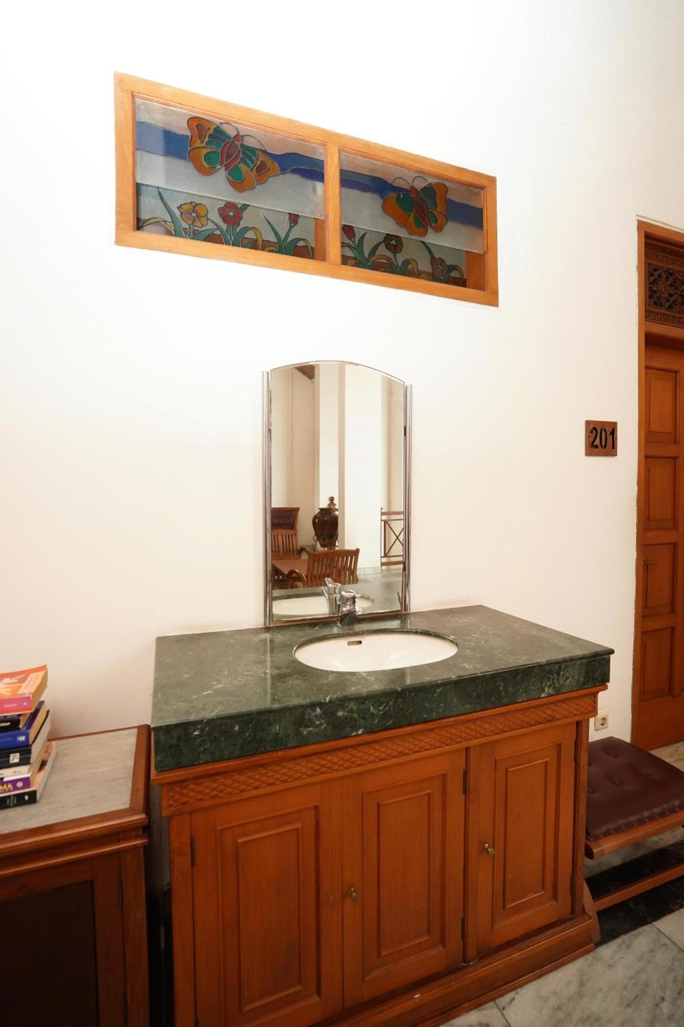 D Ajenk Boutique Guesthouse Kejayan Екстериор снимка
